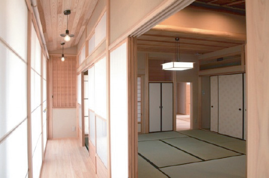 古木(サルスベリ樹齢100年)が溶け込む数寄屋造りの平屋の家 その2