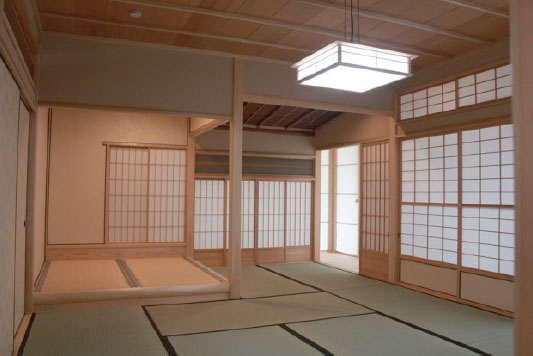 古木(サルスベリ樹齢100年)が溶け込む数寄屋造りの平屋の家 その2
