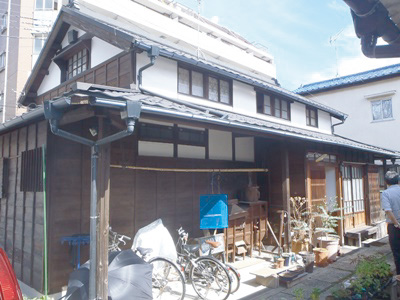 谷中の家